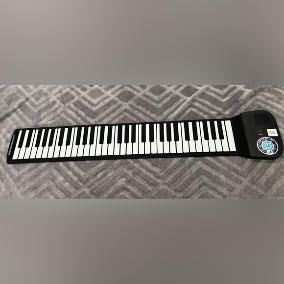 61 Keys Roll Up Piano Keyboard,‎ Portable and rechargeable Piano, Foldable - Picture 1 of 16